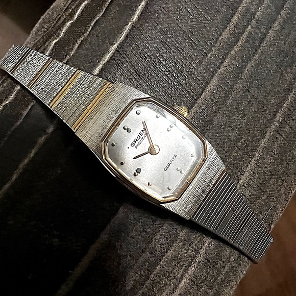 ⭐️Vintage Gruen Slim Silver & Gold Thin Stainless Steel Watch - Picture 6 of 15